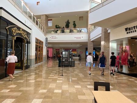Chandler Fashion Center  Mall Information & Amenities