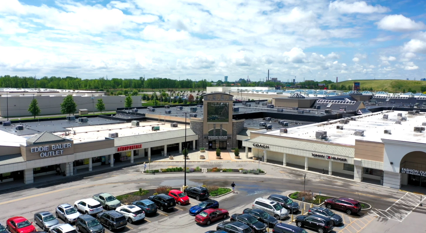 leeftijd vermomming traagheid Retail For Rent at 1900 Military Rd | CommercialSearch