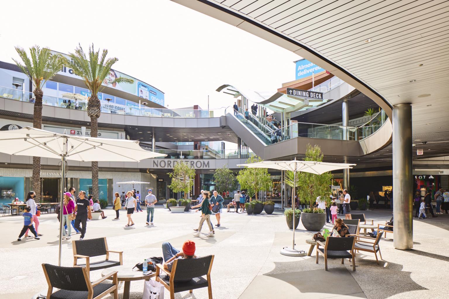 Santa Monica Place, Sales